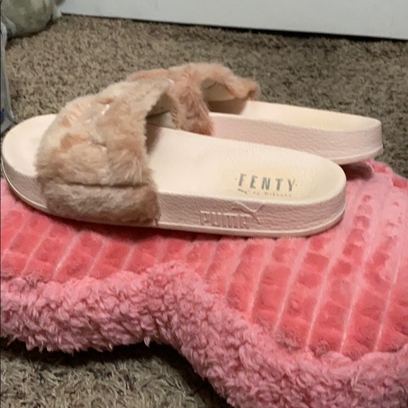 💕 Fenty Pink Fur Slides 💕 - Picture 3 of 3